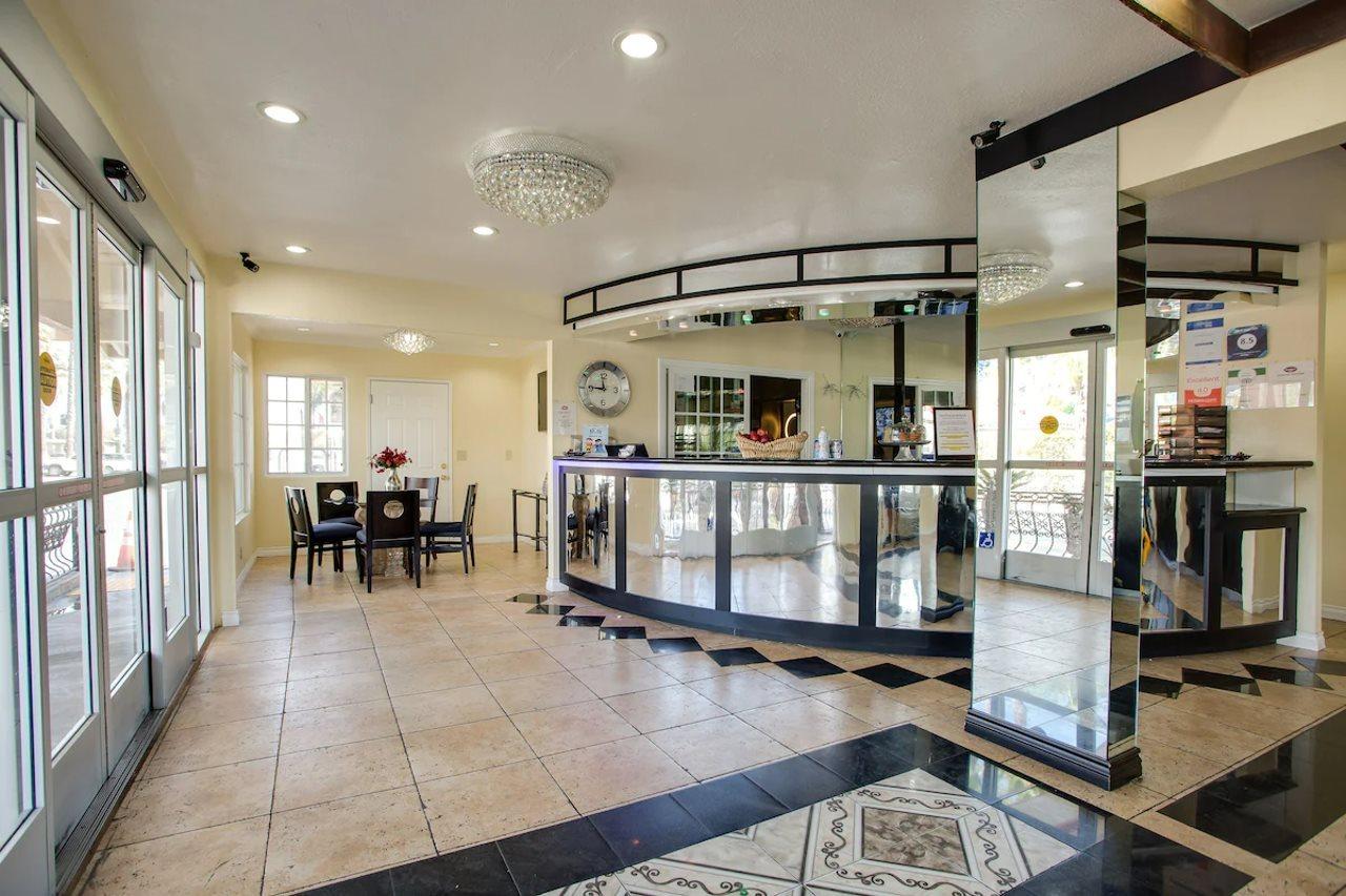 בואנה פארק Best Inn & Suites מראה חיצוני תמונה