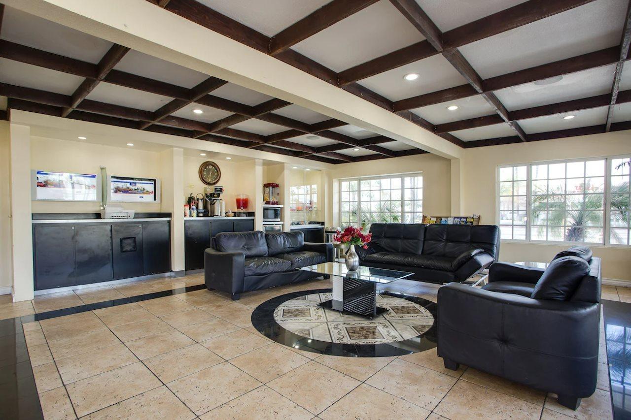 בואנה פארק Best Inn & Suites מראה חיצוני תמונה