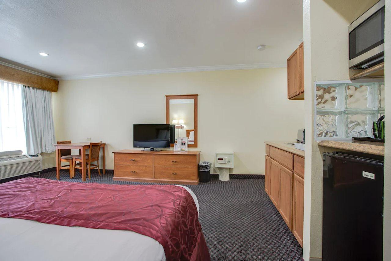 בואנה פארק Best Inn & Suites מראה חיצוני תמונה