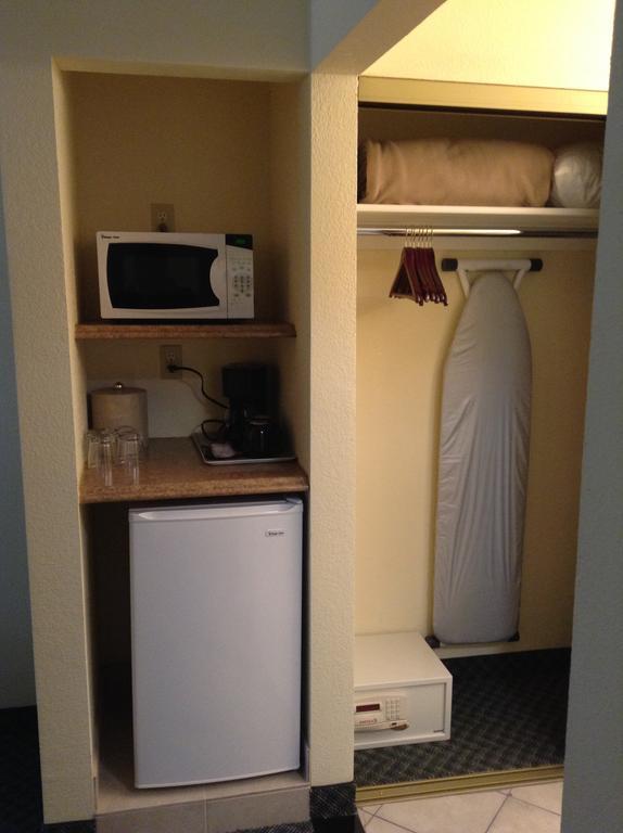בואנה פארק Best Inn & Suites מראה חיצוני תמונה
