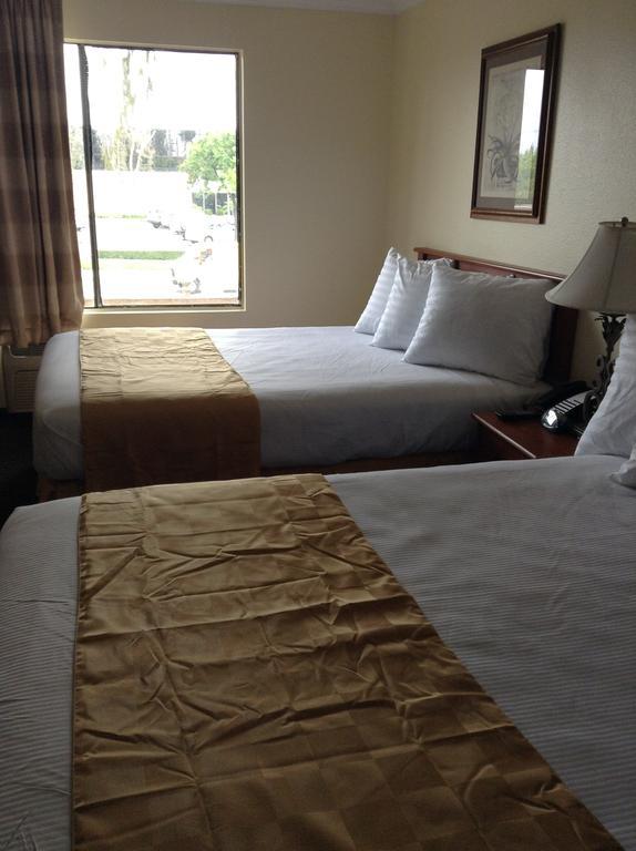 בואנה פארק Best Inn & Suites מראה חיצוני תמונה